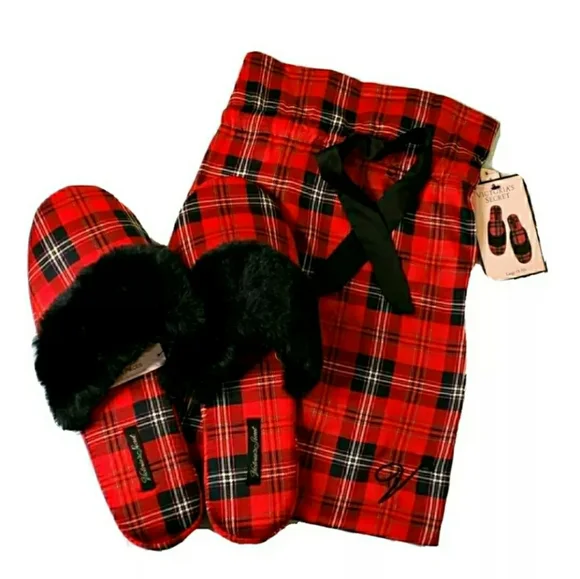 🆕️Victoria's Secret Signature Satin Slippers - Picture 2 of 12